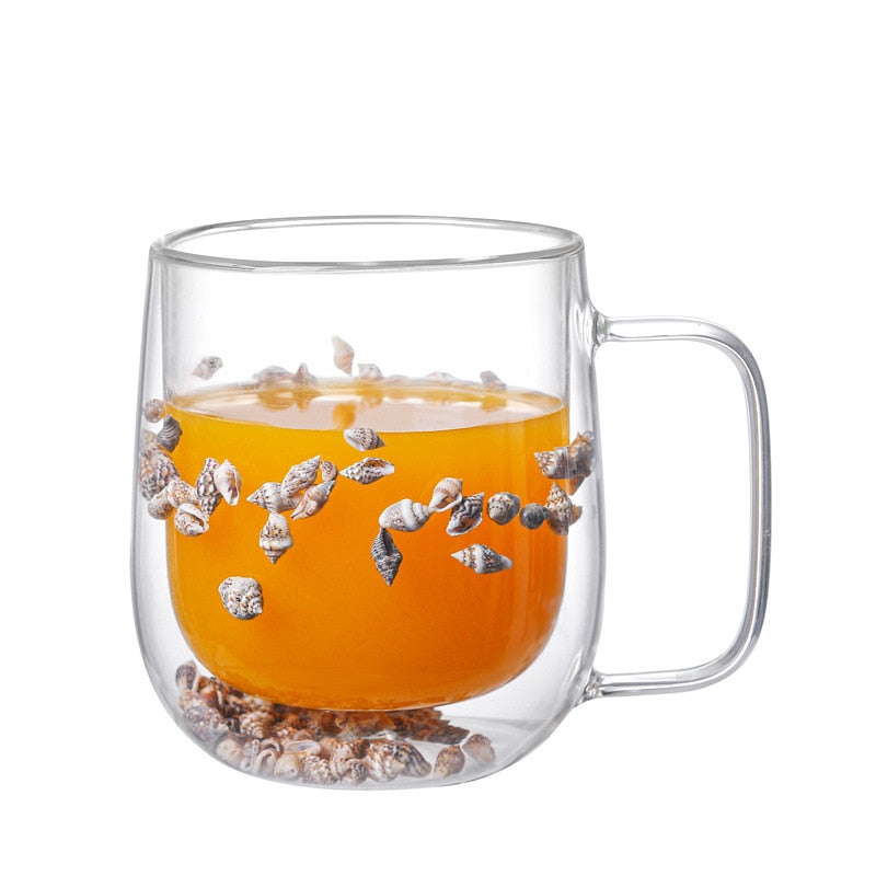 Eleganter Isolierglasbecher mit Trockenblumen-Dekor