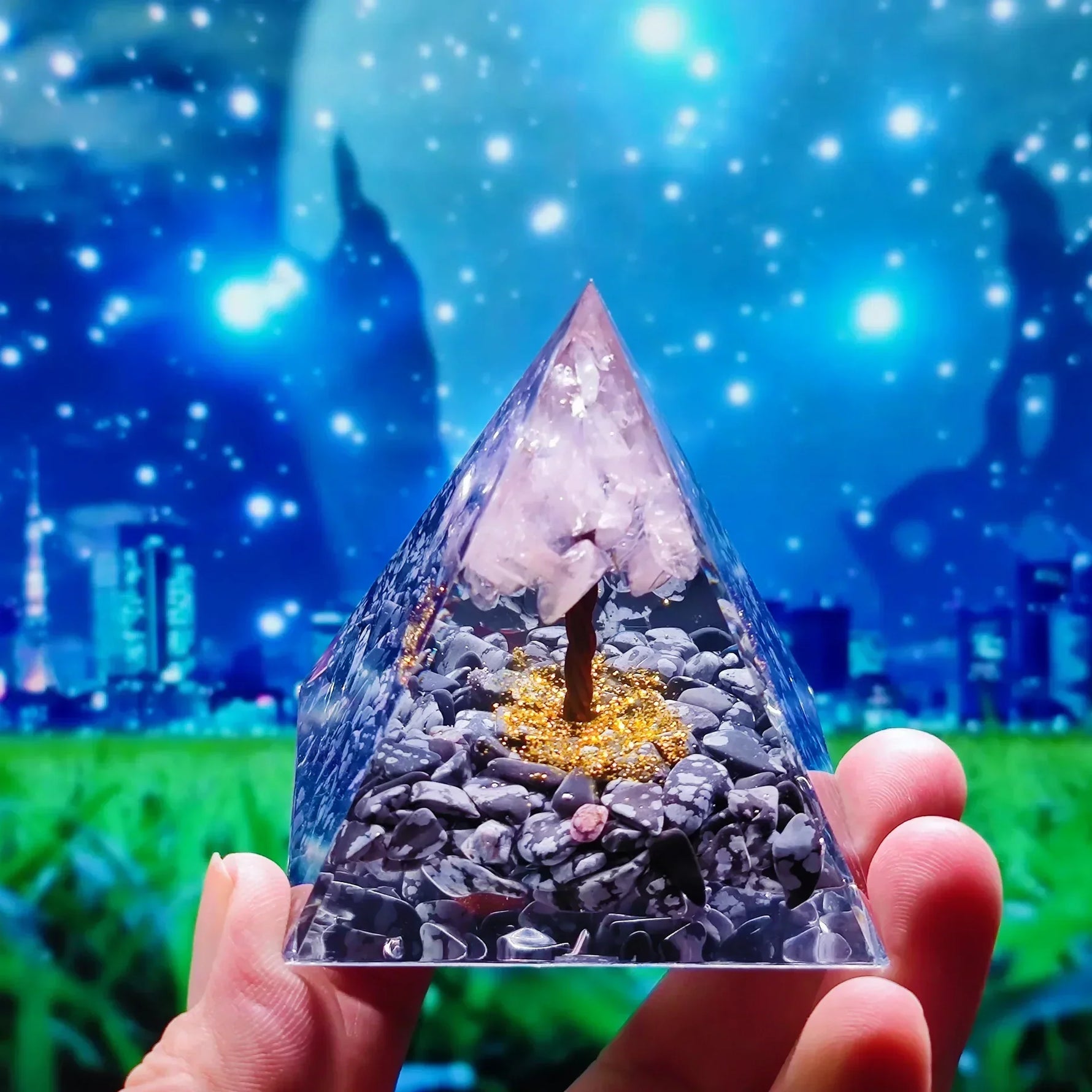 Orgonit-Pyramide mit Amethystpendel – Energie, Schutz und Dekoration