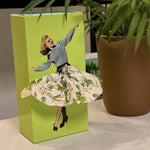Verspielte Taschentuchbox im Rockdesign