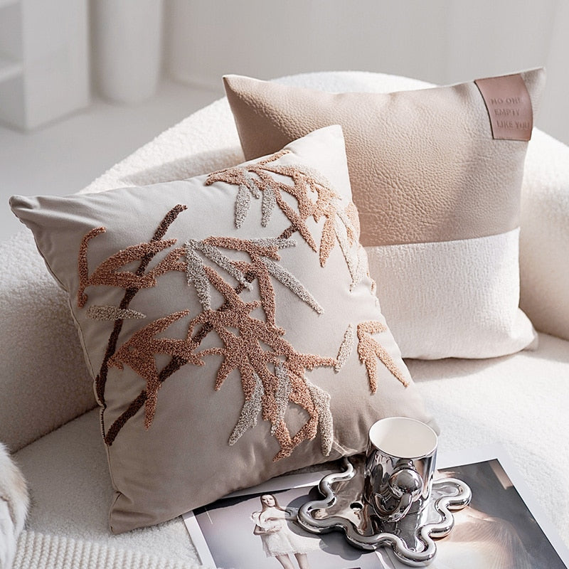 Luxuriöser Samt-Kissenbezug mit Orchideenmotiv