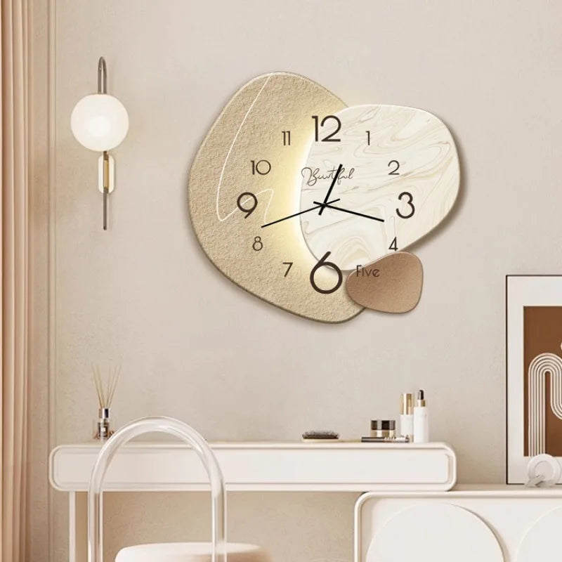 Stilvolle Wanduhr im minimalistischen Design – Lautloser Quarzzeitmesser für jeden Raum