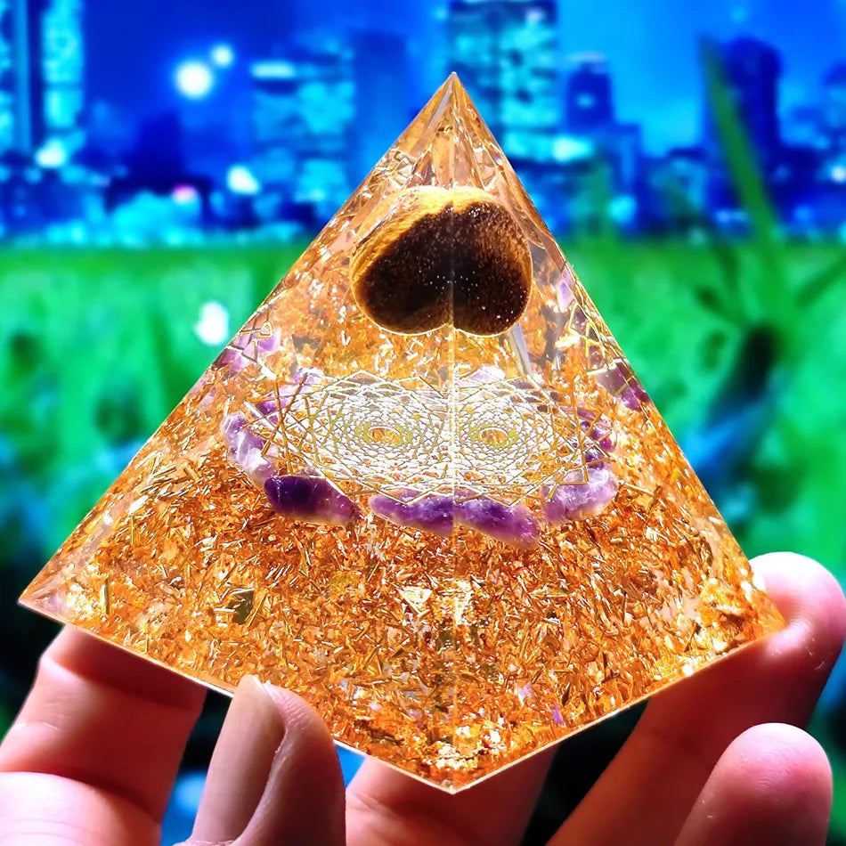 Orgonit-Pyramide mit Amethystpendel – Energie, Schutz und Dekoration