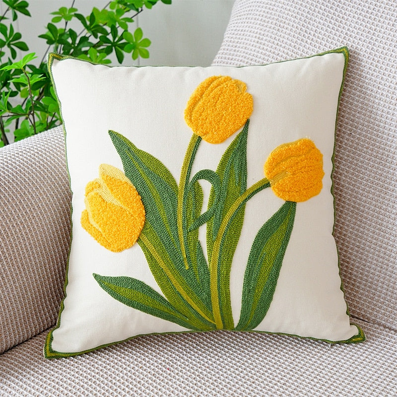 Floraler Kissenbezug mit lebhaften Tulpenmotiven