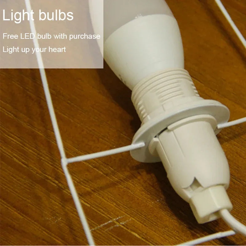 Stimmungsvolle Tischlampe im japanischen Design