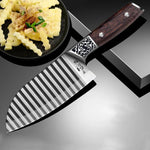 Elegantes Küchenmesser mit Holzgriff und Rillen-Design