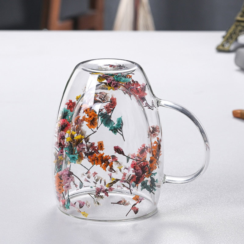 Eleganter Isolierglasbecher mit Trockenblumen-Dekor
