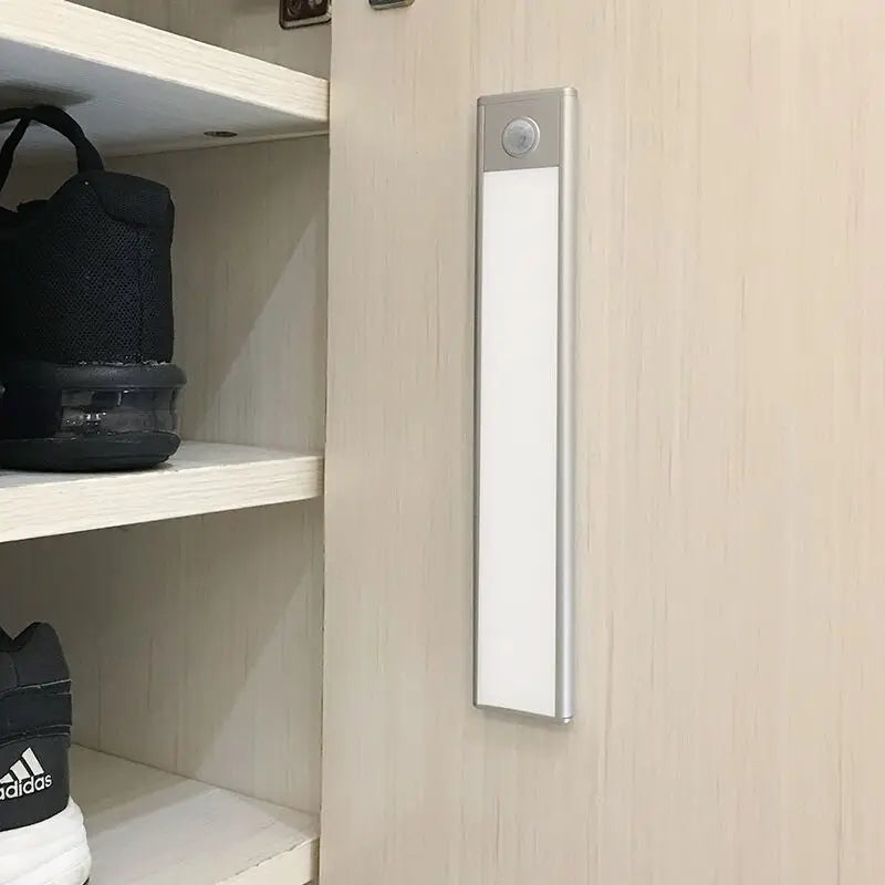 LumiSense | Wiederaufladbare Bewegungsmelder Lampe