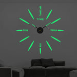 Elegante große Wanduhr aus Acryl im modernen Design