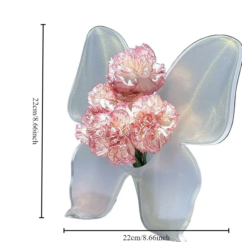 Klarer Blumenvasen mit künstlerischem Schmetterlingsdesign