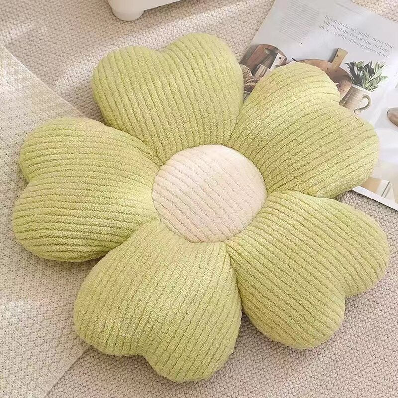 Plüschiges Kissen mit Kleeblattblüten