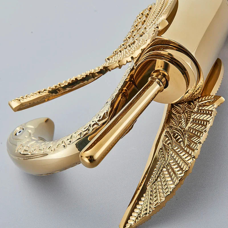 Eleganter Einhebel-Waschtischarmatur in Gold