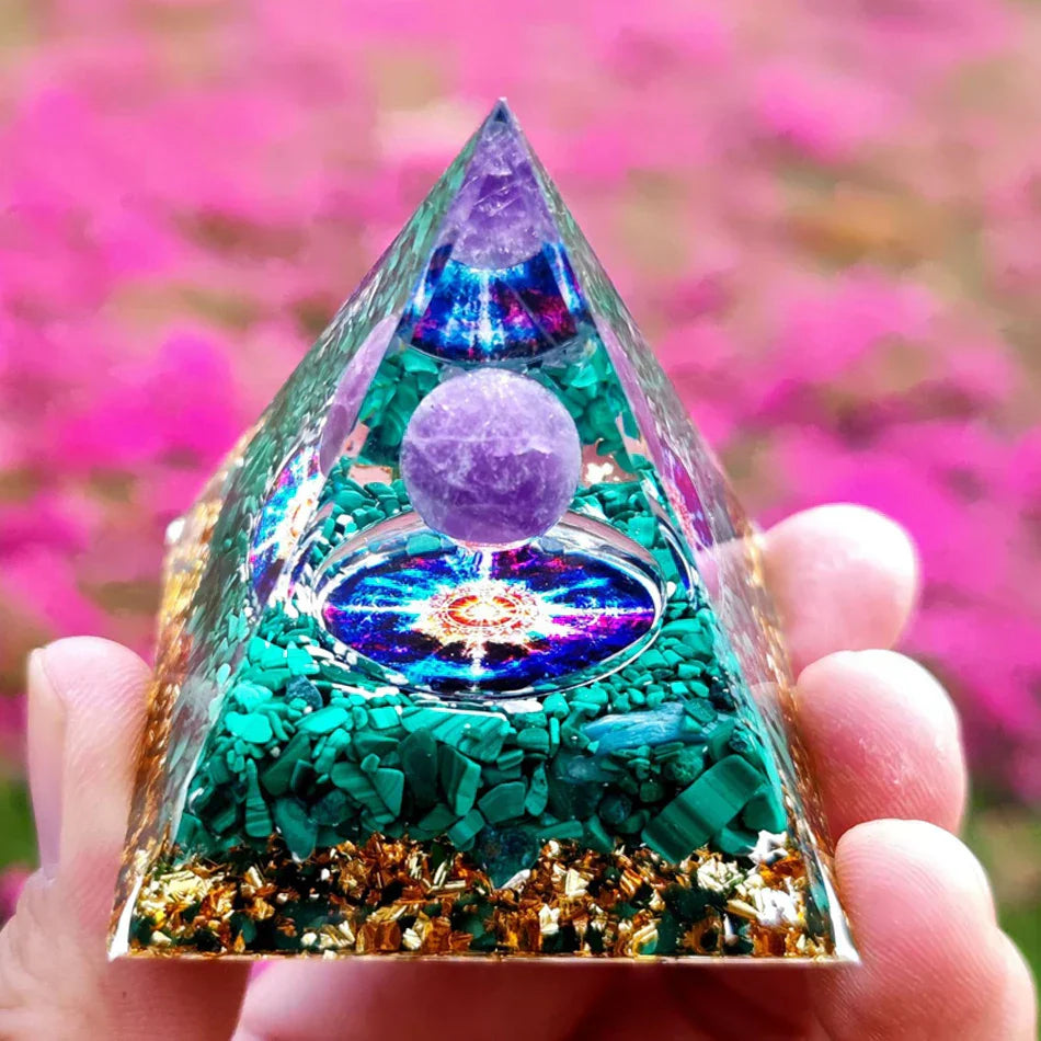 Orgonit-Pyramide mit Amethystpendel – Energie, Schutz und Dekoration
