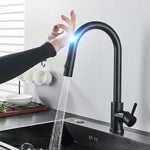 Küchenarmatur mit Touch-Sensor und ausziehbarem Sprühkopf – gebürstetes Nickel