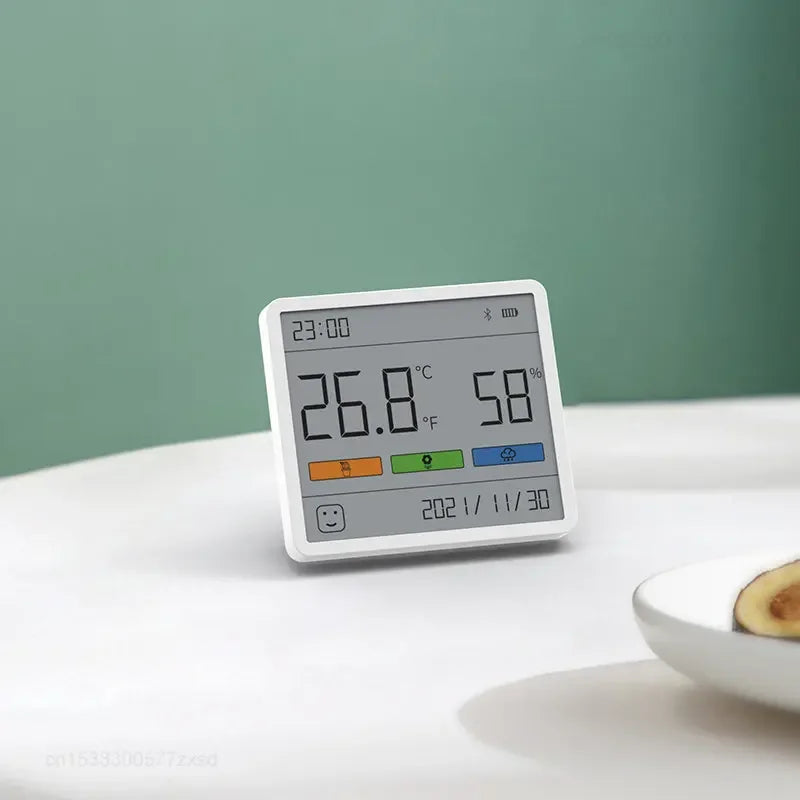 Multifunktionale Innenraumklimastation mit Uhr und Thermometer