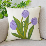 Floraler Kissenbezug mit lebhaften Tulpenmotiven