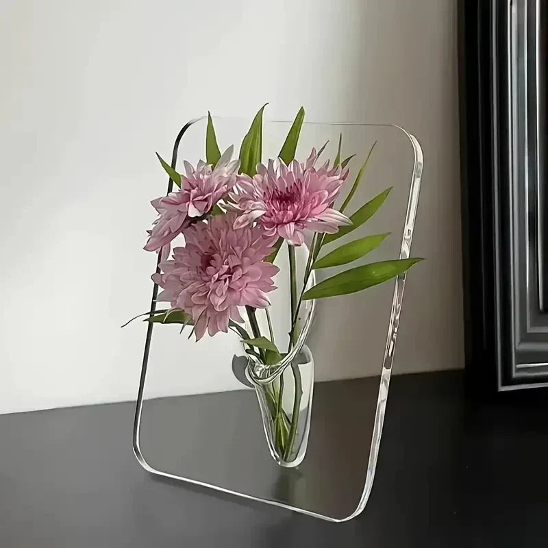 Vase mit integriertem Rohrdesign – Kristallfluss