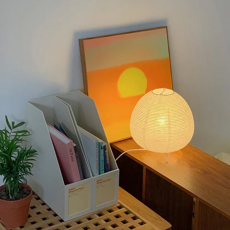 Stimmungsvolle Tischlampe im japanischen Design