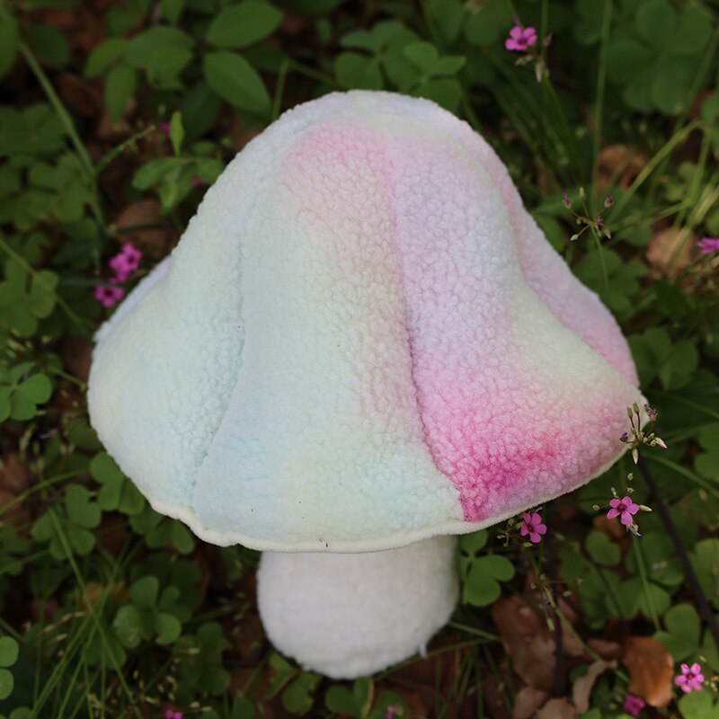 Kuscheliges Kissen in Pilzform