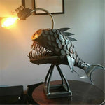 Handgefertigte Tischlampe für Angler – Verstellbare Lampe mit Fischmotiv