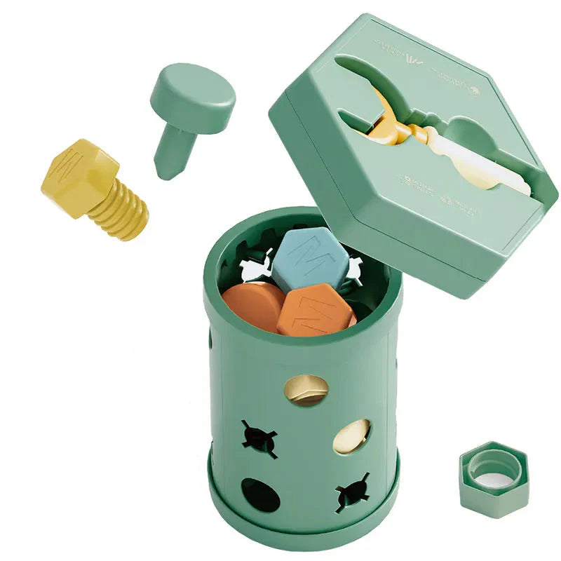 Spielset mit Schrauben im Montessori-Stil