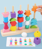 Holzspielzeug zur Förderung von Farben und Formen im Montessori-Stil