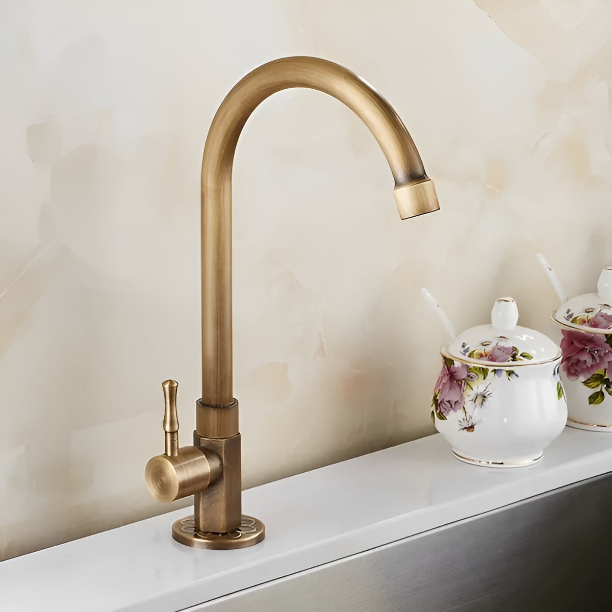 Eleganter Küchenwasserhahn aus Messing – Ideal für Spüle und Arbeitsplatte