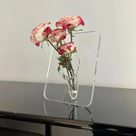 Elegante Röhrenvase für zeitgenössisches Wohnen