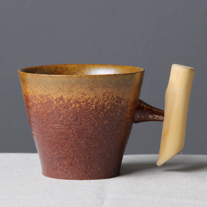 Eleganter Japanischer Retro-Becher mit Holzgriff