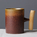 Eleganter Japanischer Retro-Becher mit Holzgriff