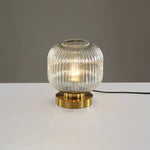 Elegante Tischlampe mit ovalem Glasdesign und sanfter Beleuchtung