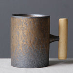 Eleganter Japanischer Retro-Becher mit Holzgriff