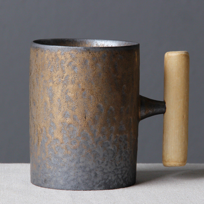 Eleganter Japanischer Retro-Becher mit Holzgriff
