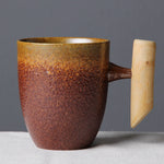 Eleganter Japanischer Retro-Becher mit Holzgriff