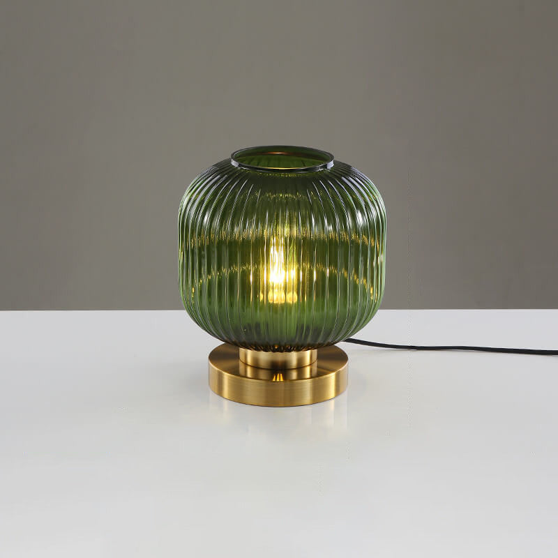 Elegante Tischlampe mit ovalem Glasdesign und sanfter Beleuchtung