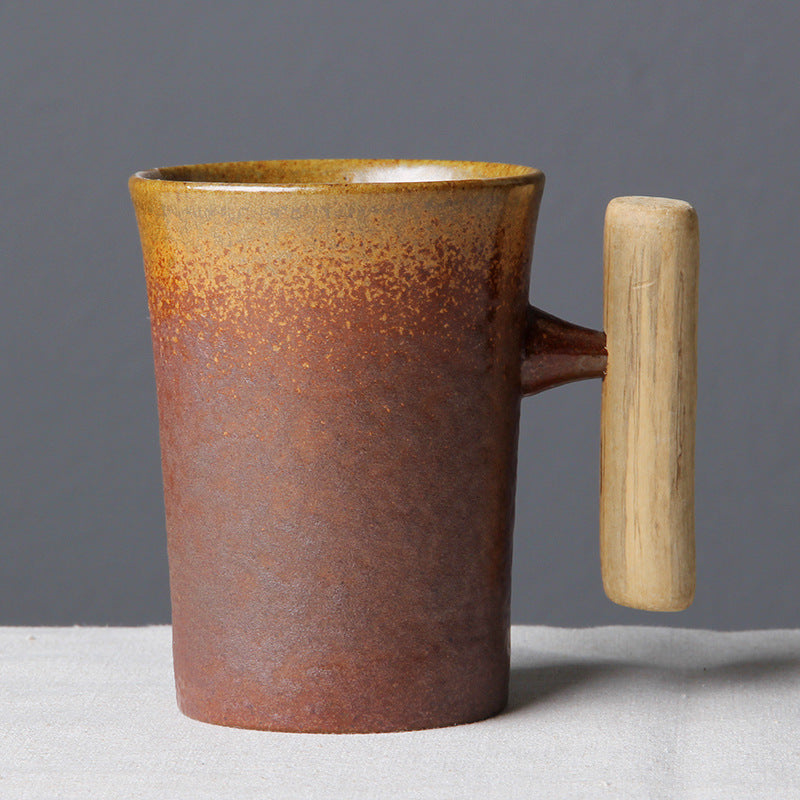 Eleganter Japanischer Retro-Becher mit Holzgriff