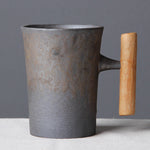 Eleganter Japanischer Retro-Becher mit Holzgriff