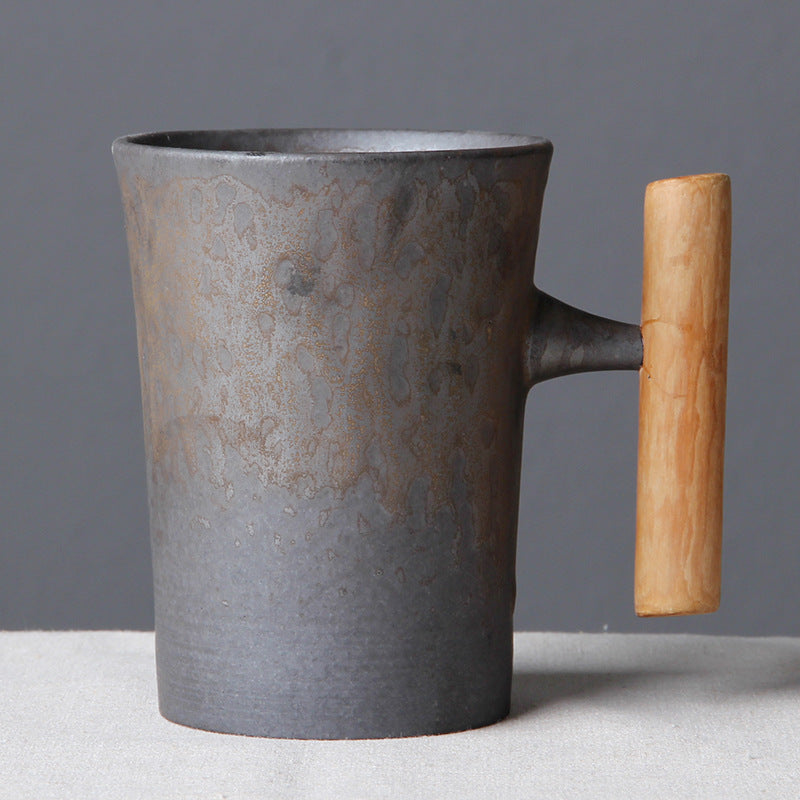 Eleganter Japanischer Retro-Becher mit Holzgriff