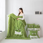 Gemütliches Mini-Monster-Kissen mit Steppdecke