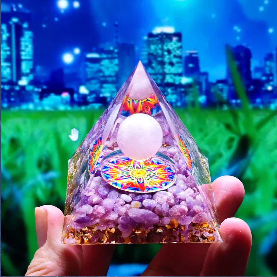 Orgonit-Pyramide mit Amethystpendel – Energie, Schutz und Dekoration