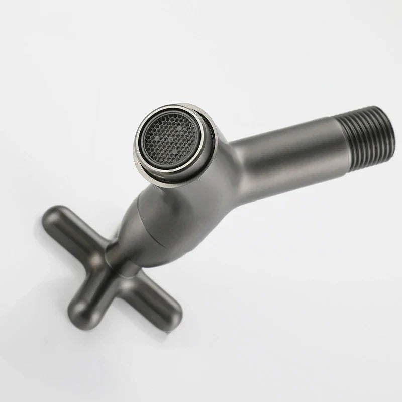 AquaElegance | Wandeinbau-Kaltwasserhahn aus massivem Messing