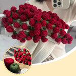 Florale Eleganz – Handgefertigte Tagesdecke mit 3D-Rosenmuster