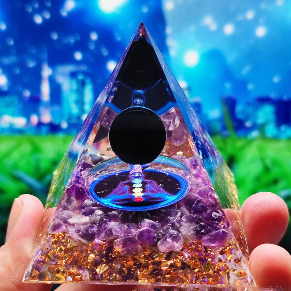 Orgonit-Pyramide mit Amethystpendel – Energie, Schutz und Dekoration