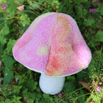 Kuscheliges Kissen in Pilzform