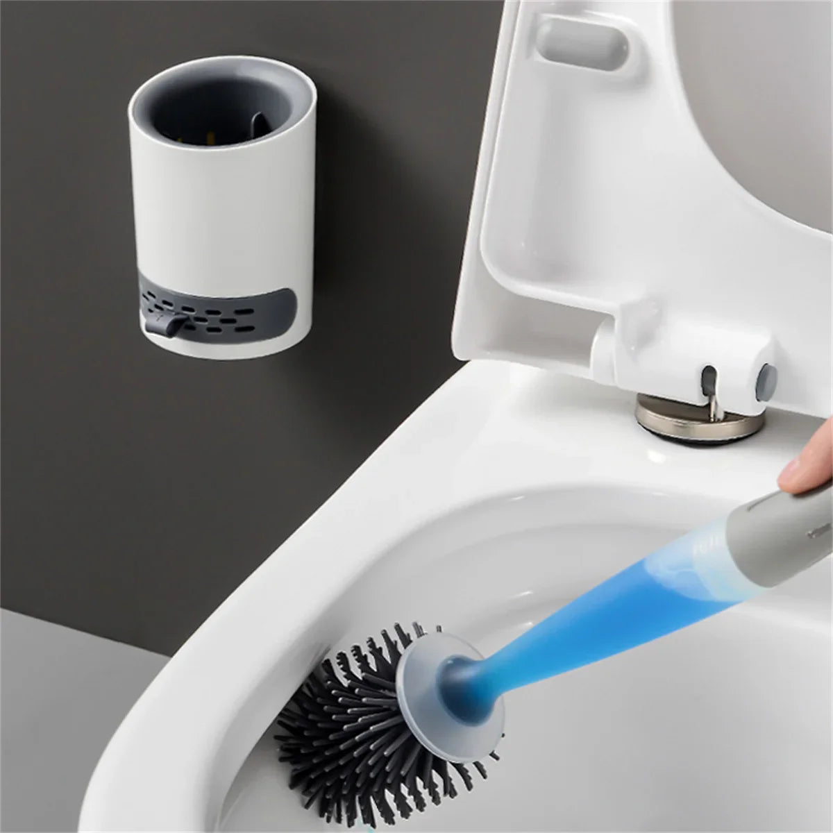 Hygienische Toilettenbürste mit integriertem Seifenspender