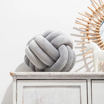 Samt Kissen mit Knoten