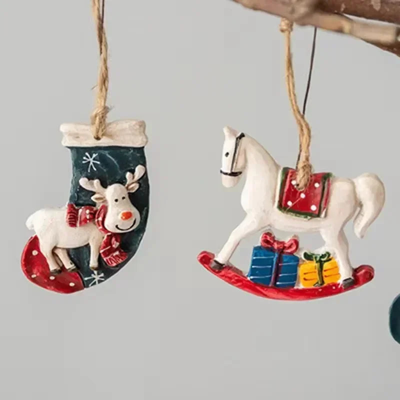 Klassische Weihnachtsdekoration – Hängende Weihnachtsstrümpfe mit Elchmotiv