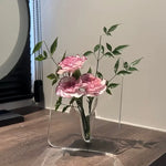 Klarer Blumenvasen mit künstlerischem Schmetterlingsdesign