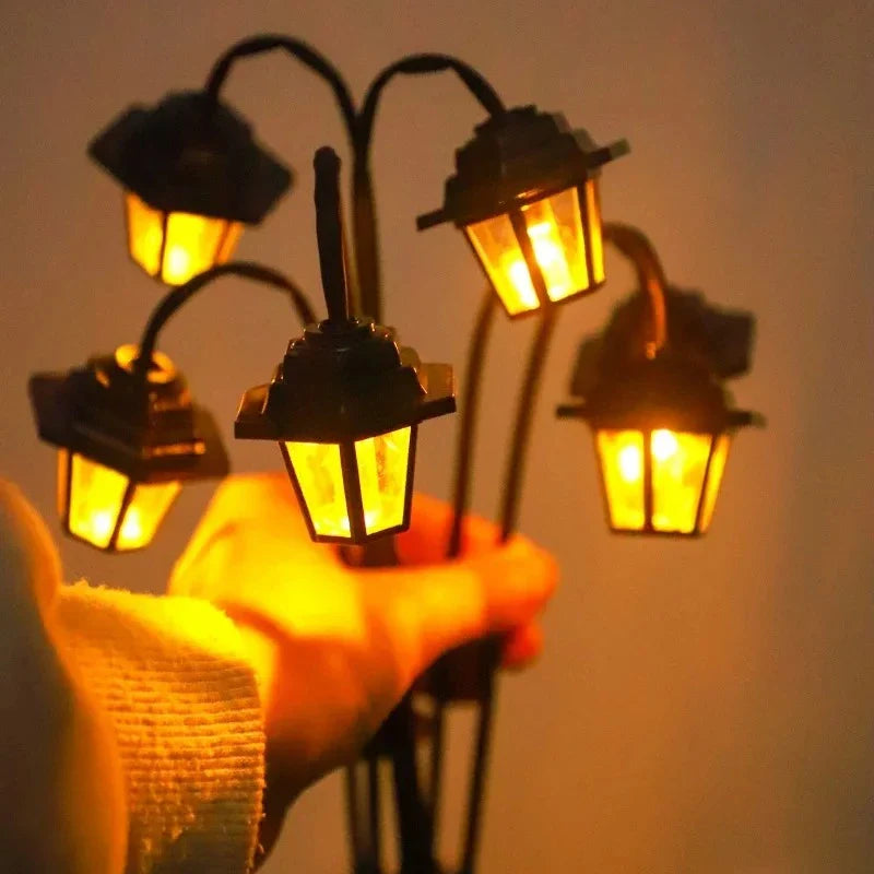 Klassische Solarlaterne für den Garten mit 6 LED-Leuchten
