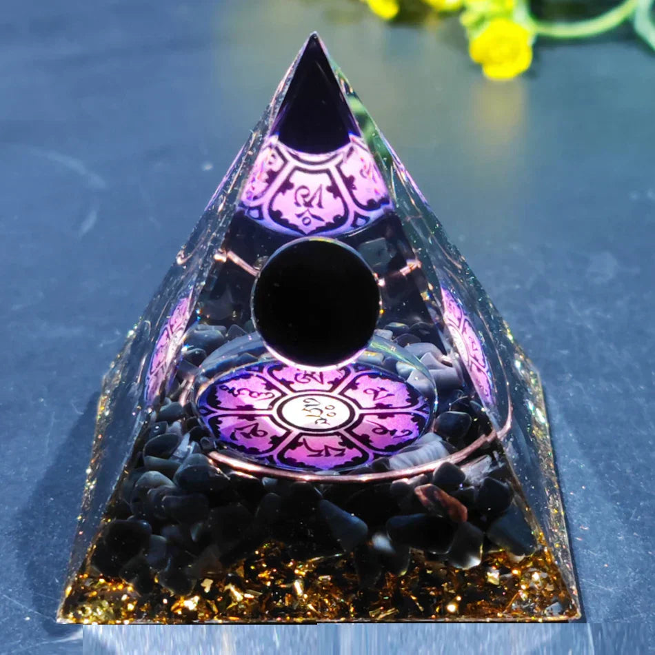 Orgonit-Pyramide mit Amethystpendel – Energie, Schutz und Dekoration