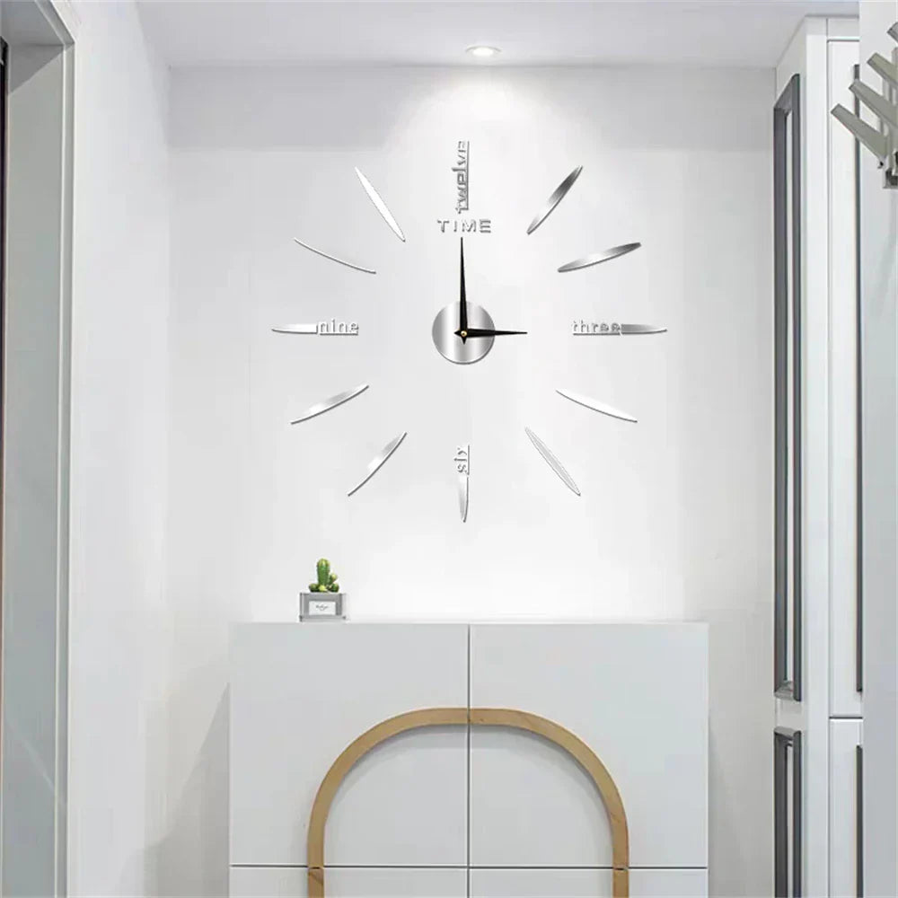 Elegante große Wanduhr aus Acryl im modernen Design